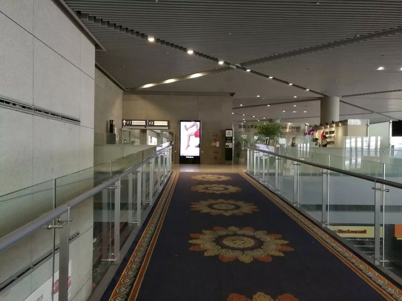 【携程攻略】长乐国际机场，很精致漂亮的一个机场，候机楼虽小，但干净明亮，服务人员态度很好，…