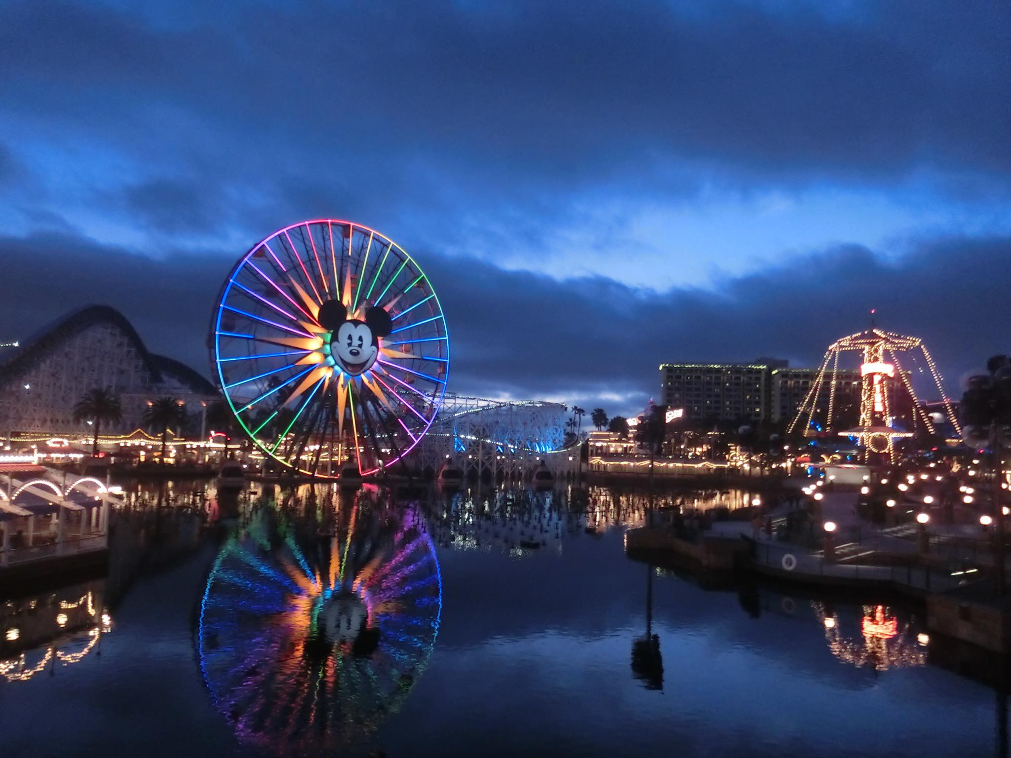 迪斯尼乐园夜景